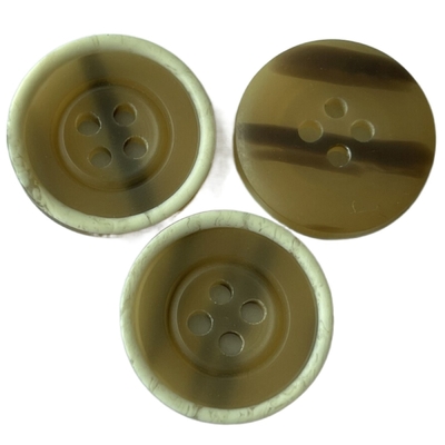 Bottoni di cappotto di plastica con il foro bianco della parte posteriore 34L 4 di Rim Imitation Horn Desgin On per il cappotto