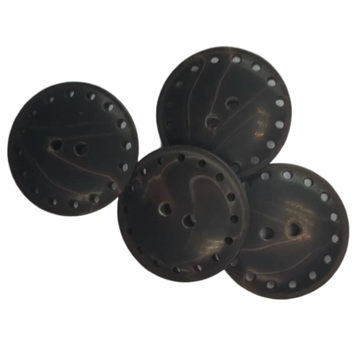 La plastica di plastica di Brown scuro abbottona il foro multiplo su The Edge che 36L usano sul cappotto Outwear