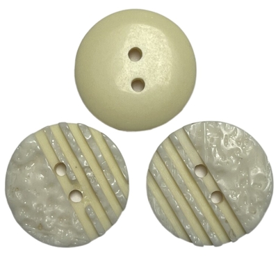 Colore d'imitazione di giallo del foro 28L di Shell Button With Irregular Face due del poliestere
