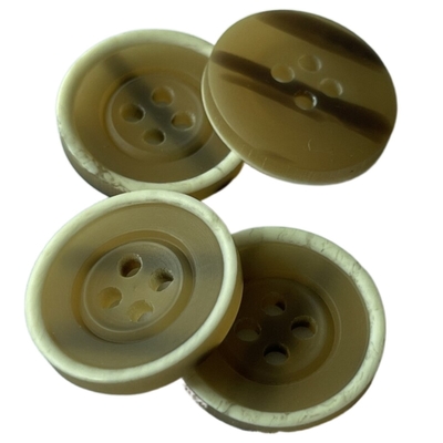 Bottoni di cappotto di plastica con il foro bianco della parte posteriore 34L 4 di Rim Imitation Horn Desgin On per il cappotto