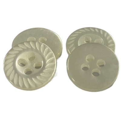 Effetto di plastica della perla dei bottoni di camicia del bianco sporco con il petalo Rim In 22L