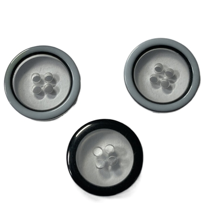Tre bottoni di camicia di plastica di strati Rim With Transparent Desgin In blu 26L centrale per cucire