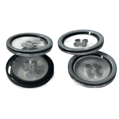 Tre bottoni di camicia di plastica di strati Rim With Transparent Desgin In blu 26L centrale per cucire