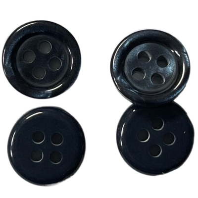 I bottoni di camicia di plastica di ZAZZERA del Faux con i fori di Rim In 18L 4 usano sulla camicia Blounes