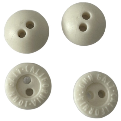 La gomma del bianco sporco di 2 fori abbottona Logo Use On Sewing Clothing inciso 11mm