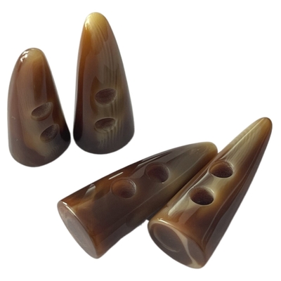 Il cavicchio di Horn di 2 fori si abbottona per il cappotto con il dente di Horn modella in pieno brillante