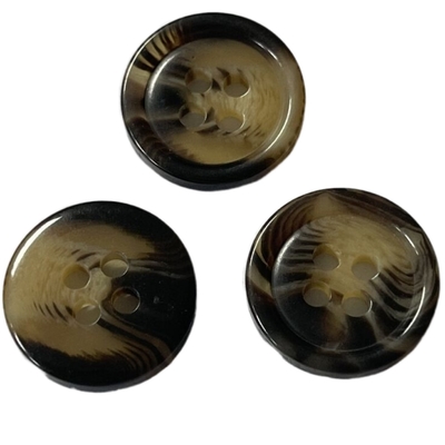 I fori Horn falso del rivestimento 4 del cappotto delle donne abbottona 28L con l'orlo