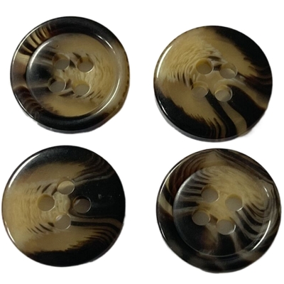 I fori Horn falso del rivestimento 4 del cappotto delle donne abbottona 28L con l'orlo