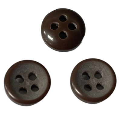 Colore di plastica dei bottoni 4-Holes Brown scuro di immaginazione della resina in 15L per la camicia di cucito