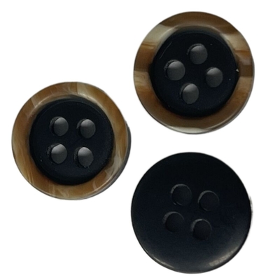 Due strati segnano il colore col gesso nero 16L dei bottoni per l'accessorio dell'indumento della camicia